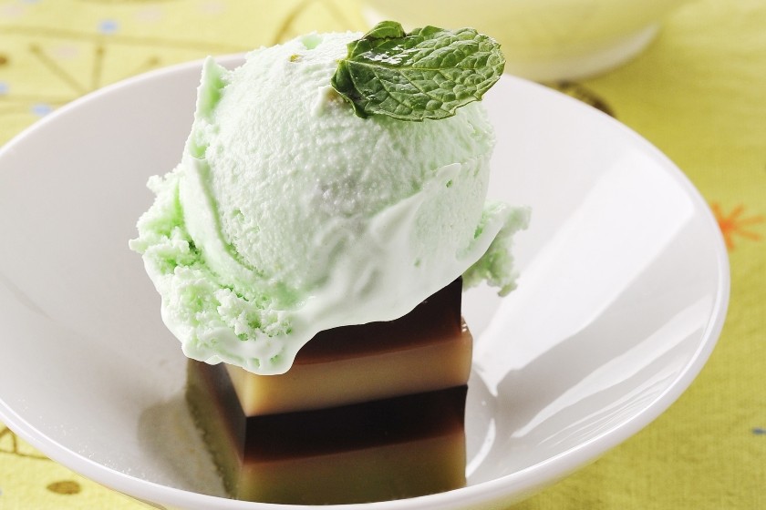 Coffee and Green Tea Jelly and Ice Cream Dessert