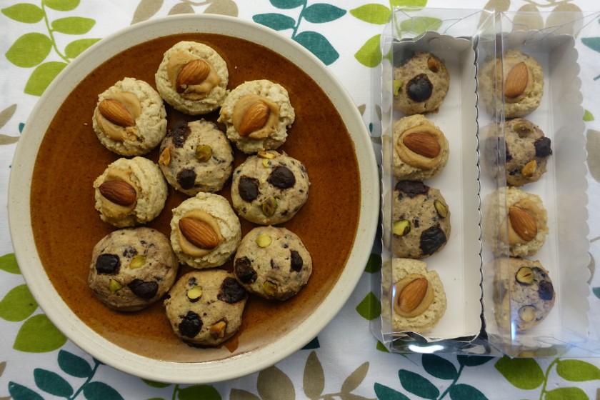 Oatmeal Cookies Filled with Almonds and Peanut Butter