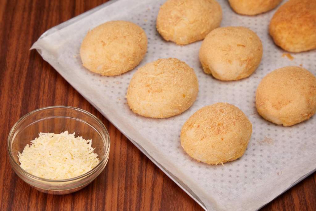 Keso de bola Flavored Pandesal