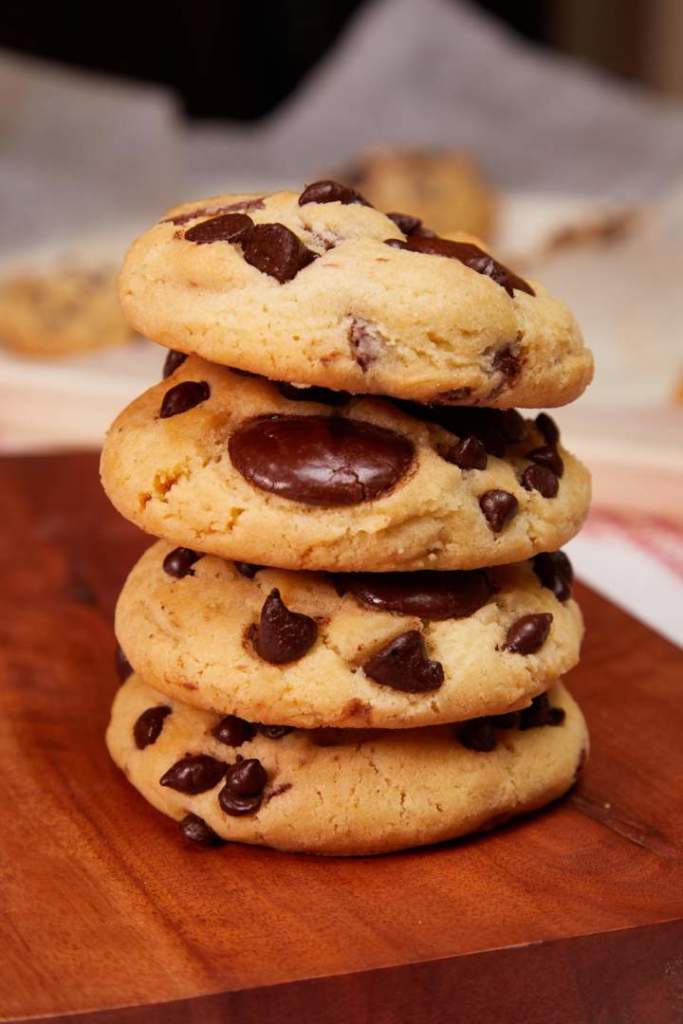 Thick And Moist Chocolate Chip Cookies