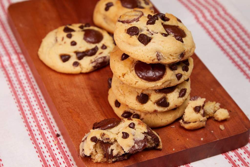 Thick And Moist Chocolate Chip Cookies